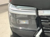 LEDヘッドライトは、点灯の瞬間から最大光量を発揮し、突然暗くなるトンネルなどでの安定感を高めます。