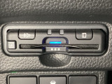 ハンドルの左下にETCがついています。高速道路の料金所の通過も楽々です。 カードの取り出しもしやすい場所についています。