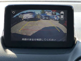 ご覧のように後方の死角をサポートしてくれるバックカメラ付きとなっております☆