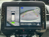 アラウンドビューモニターで車の周囲の情報が室内でわかります。
