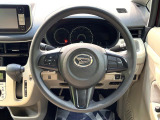 インテリアに合わせたデザインのステアリングは、運転される方のことも考え、運転しやすい形状、大きさです。是非一度、実際に触ってお確かめください。