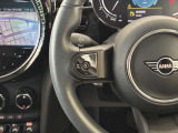 【クルーズコントロール】クルーズコントロール装備車両で御座います。速度を設定することにより、長距離運転の際にアクセルペダルを常に踏み込む必要が無くなります。