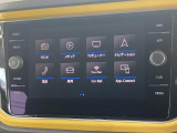 タッチスクリーンを採用。従来のナビゲーションシステムの域を超える、車両を総合的に管理するインフォテイメントシステムです。