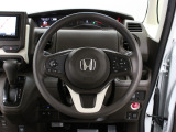 【運転席まわり】Honda独自の設計思想に基づき、自然に手を伸ばした先に操作したいものがあるようレイアウトを追求 !