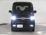 ヘッドライトとフォグは切れのある光り方のLED!