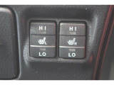 運転席と助手席にシートヒーターが付いています。