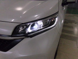 【LEDヘッドライト】LEDヘッドライトは消費電力が少ないので寿命が長いですよ!明るさも十分で、夜間走行の負担を和らげてくれます、オート点灯システムも付いております