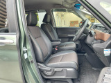 体を包み込む形のシートなので、長時間運転しても疲れません。