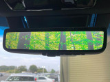 【デジタルインナーミラー】後席の大きな荷物や同乗者で後方が確認しづらい時でも安心!カメラが撮影した車両後方の映像をルームミラー内に表示。クリアな視界で状況の確認が可能です!
