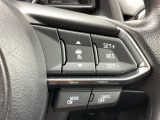 MRCC(マツダレーダークルーズコントロール)は先行車との車間を維持しながら追従走行を行い、長距離でのドライバー負担を軽減させてくれます。