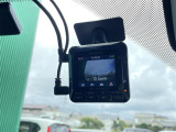 【ドライブレコーダー】映像・音声などの運転中の記録を残します。事故などを起こした起こされた時の証拠になりえますので、もしも時でも安心ですね。