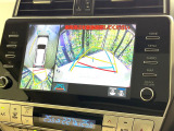 【パノラミックビューモニター】専用のカメラにより、上から見下ろしたような視点で360度クルマの周囲を確認することができます☆死角部分も確認しやすく、狭い場所での切り返しや駐車もスムーズに行えます。