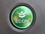 ワンタッチで省燃費走行をサポートするECONスイッチを装備。