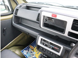 『1台』のお車に対して、3名体制で日々議論を重ね仕入れを行っております。