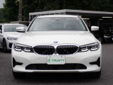 BMW在庫保有台数常時100台以上!ご来店の際はBMW本店(厚木市下荻野140-1)にご来店ください!弊社自慢の全天候型ショールーム!BMW在庫保有台数常時100台以上ございます!