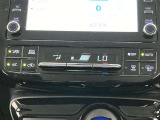 オートエアコンは温度を設定するだけで、自動で風量などを設定してくれます。運転しながら操作も必要ないので、安全性も向上します。