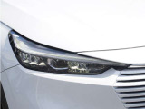 【ヘッドライト】省電力で長寿命の明るく運転しやすいLEDヘッドランプです。明るく照らすので暗い夜道からお客様を守ってくれます。