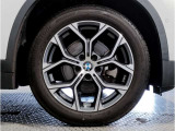 BMW純正アルミホイールです。納車時にはアルミホイールコーティングも承っております!是非ご検討下さいませ。
