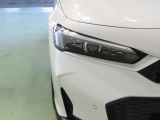 LEDヘッドライトは、点灯の瞬間から光量を発揮し、突然暗くなるトンネルなどでの安定感を高めます。