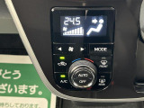 オートエアコン装備しています☆温度に設定をして頂くだけで冷房と暖房に切り替えや風向も自動で切り替えをしますよ!!