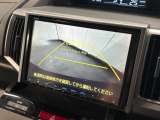 リバース連動のリアカメラを標準装備、車庫入れを支援してくれます