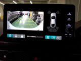 バックカメラの画像です。ガイドラインがスムースな車庫入れをサポートいたします。車庫入れの安心感がアップしますね。
