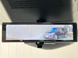 【インテリジェント ルームミラー】車両後方のカメラ映像をミラー面に映し出すので、車内の状況や、天候などに影響されずいつでもクリアな後方視界が得られます!