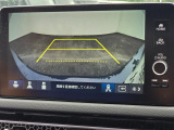 駐車時の安全確認をサポートするバックカメラも使用できます。