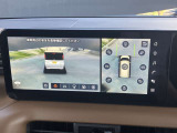 アラウンドビューモニターは4方向のカメラで真上から車を見たようにモニターで確認ができる日産の自慢の装備です。3Dビュー機能付きです。