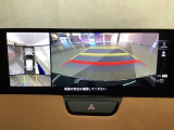 狭い場所での駐車やすれ違いなどでより的確な運転操作に役立つ360&deg;ビューモニターが装備されています。
