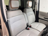 ゆったりと座れる運転席シートですのでストレスなく運転が出来ますよ!