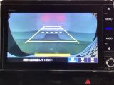 バックでの車庫入れも安心です!リアカメラが付いているバックモニター付のナビを装備しております。操作線もついており距離感も画面から確認できます。