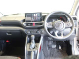 見通しのよいすっきりとした視界で、誰でも運転しやすいです。運転のしやすさは疲れにくさにも繋がりますよ♪