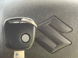 【キーレス】少し離れた場所からでもボタン一つでドアの開錠・施錠ができるのでとっても便利!ドアの鍵穴周りに傷をつけることもありません♪
