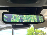 【デジタルインナーミラー】後席の大きな荷物や同乗者で後方が確認しづらい時でも安心!カメラが撮影した車両後方の映像をルームミラー内に表示。クリアな視界で状況の確認が可能です!