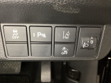 ハンドルの右側にはヘッドライトレベライザーとHondaセンシング用のメインスイッチがついています。ヘッドライトレベライザーは道路状況や積荷の加重に応じてライトの高さを調節できます。