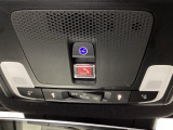 車内は光触媒抗菌消臭施工済です。インパネ周りはスタイリッシュなデザインです。グローブボックスやカップホルダーのほかにトレーなどたくさんの収納スペースが付いています。