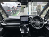 【運転席・インパネまわり】ハンドル・シート・フロアーなど隅々までプロによるクリーニング済み☆彡キレイな車内でドライブが一層快適にお楽しみいただけます!!