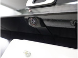 バックカメラが付いているので後方確認が非常にしやすいです。今や運転初心者も熟練者も必須装備!ついていて損はないですね♪