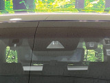 【トヨタセーフティセンス】走行中に前方の車両等を認識し、衝突しそうな時は警報とブレーキで衝突回避と被害軽減をアシスト。より安全にドライブをお楽しみいただけます。