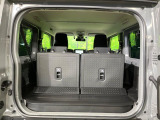 普段のお買い物や通勤、送迎等に十分な荷室スペースを確保しております。セカンドシートを倒すと、大きな荷物の積載も可能です♪