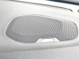 【harman kardon】ハーマンカードンのHi-Fiスペシャリストと共に、モデル別に開発・設計された専用チューニングが臨場感溢れる音響空間を実現しています。
