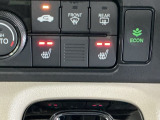 運転席/助手席シートヒーターで寒い日もすぐに温かくなり快適に過ごせます。2段階の温度調整が可能です