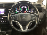 ハンドルにHondaセンシング系のクルーズコントロールやレーンキープアシストなどのスイッチと、オーディオの操作スイッチが装備されています。ハンドルから手を離さず安全に操作できます。
