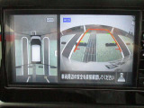 アラウンドビューモニターが駐車をアシスト☆4つの高解像度カメラで車の周囲を撮影。ミニバン、SUVなどの死角の駐停車も驚く程楽です!バックカメラは、車庫入れの時は勿論、後方の安全確認もできて安心です♪