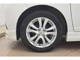 純正なので車に似合うデザインになっていますね。スタッドレスタイヤもご相談下さい。
