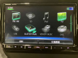 【8インチナビ】TV CD/DVD再生やBluetoothオーディオなど多彩なメディアに対応したメモリーナビを装備しています。
