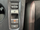 電子パーキングに加えてブレーキホールドシステムを装備しておりますので、信号待ちや踏み切り待ちでもブレーキを踏まずに停止できます!発進する際はアクセルを踏むだけですので渋滞時などはかなり楽ですね!