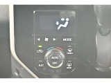 オートエアコン搭載です。温度を設定しておけば後は車が自動で風量などを調節してくれます。