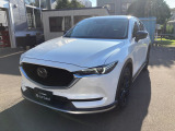 人気のCX-5ホワイトパール入荷しました。純正オプションのフロント、サイド、リアのガーニッシュ付きで個性を主張できすよ